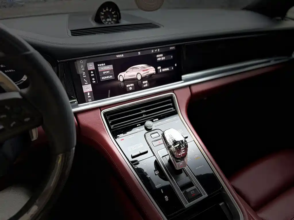 Porsche Panamera 2018 — фото 12