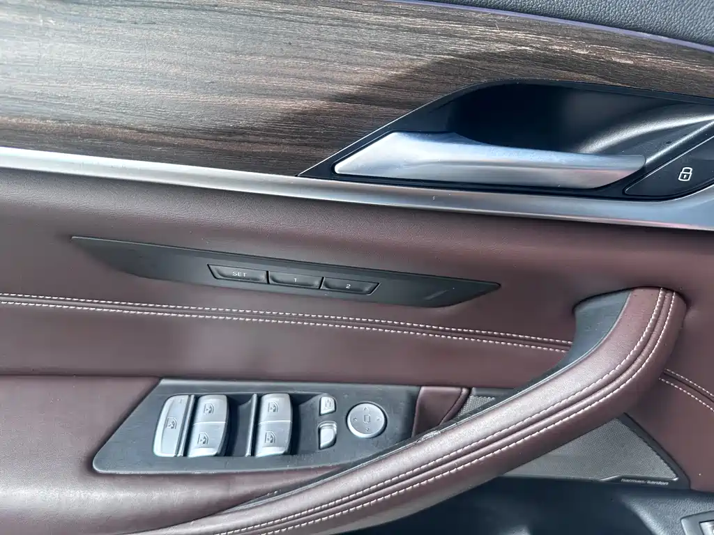 BMW 5 Series New Energy 2019 — фото 25