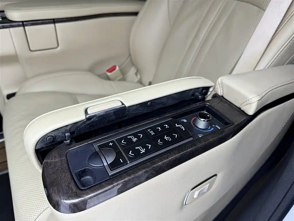Toyota Alphard 2019 — фото 28