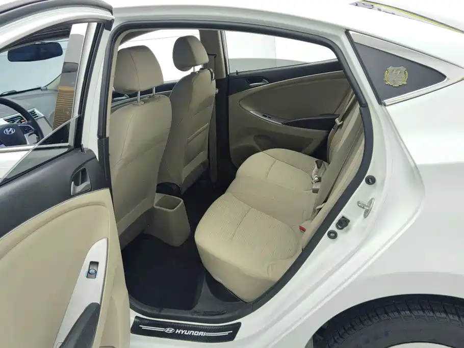 Hyundai Verna 2015 — фото 11