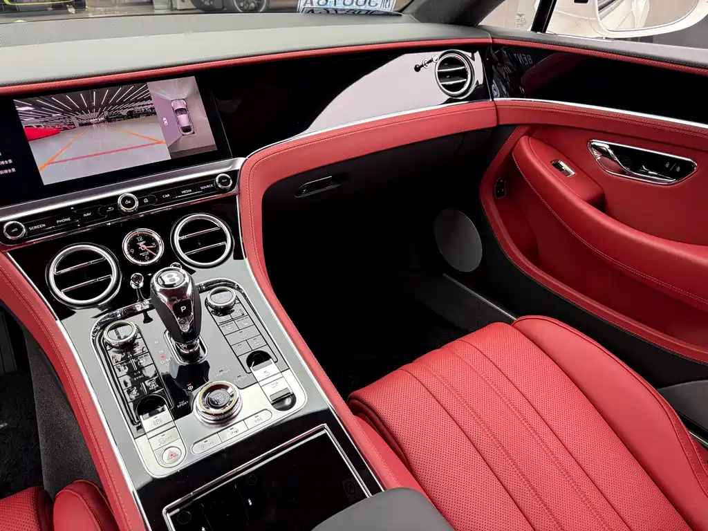 Bentley Continental 2024 — фото 13
