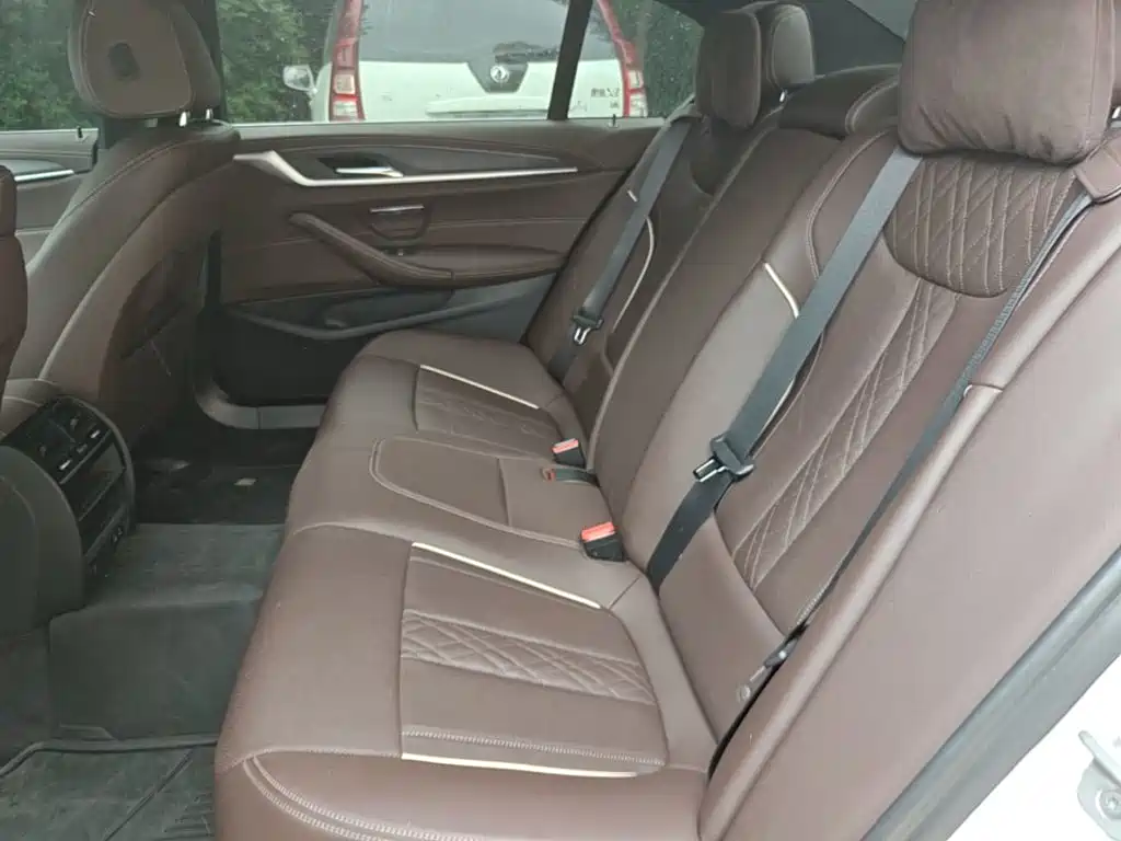 BMW 5 Series 2023 — фото 17