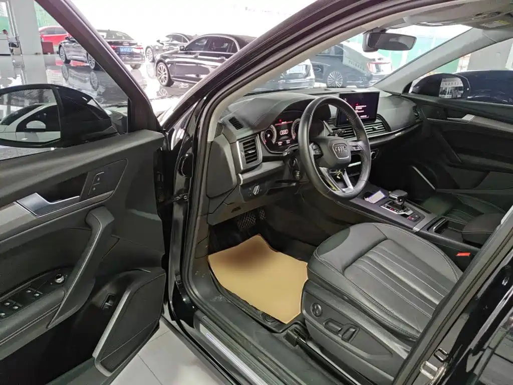 Audi Q5L 2022 — фото 16