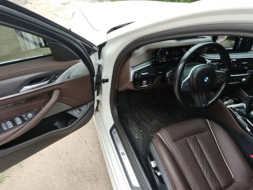 BMW 5 Series 2023 — фото 16