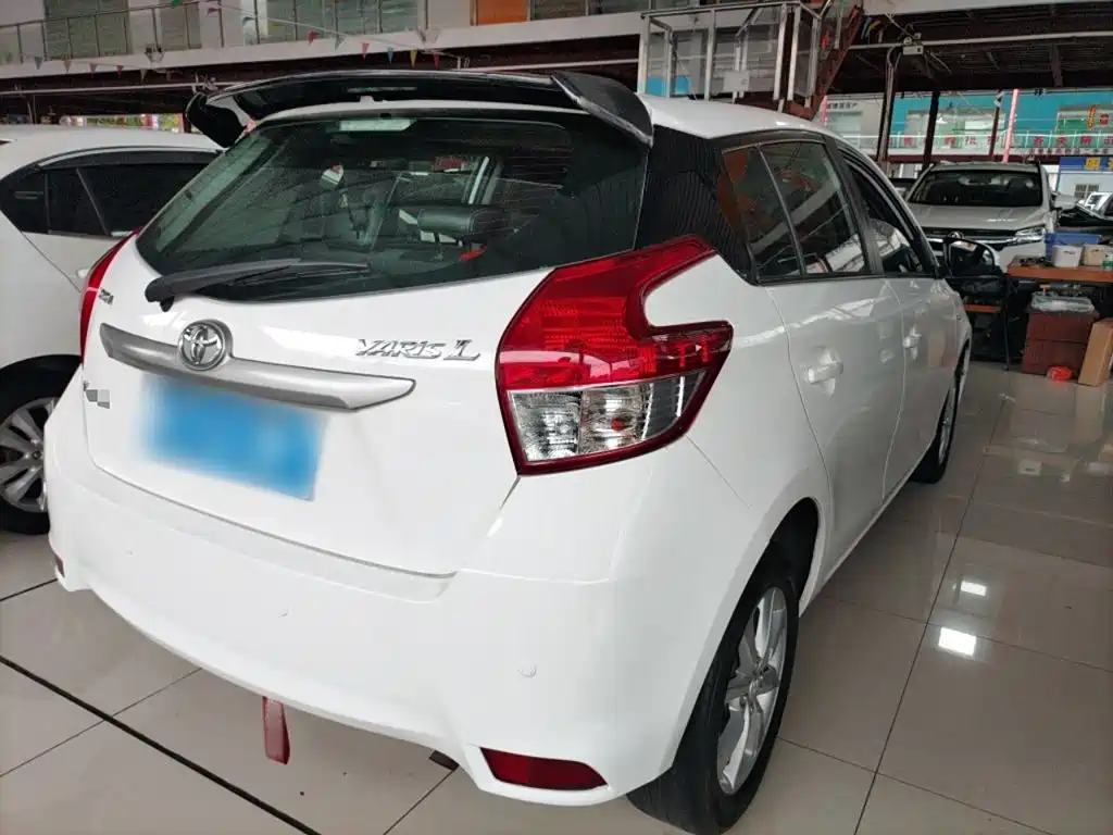 Toyota Yaris L 2015