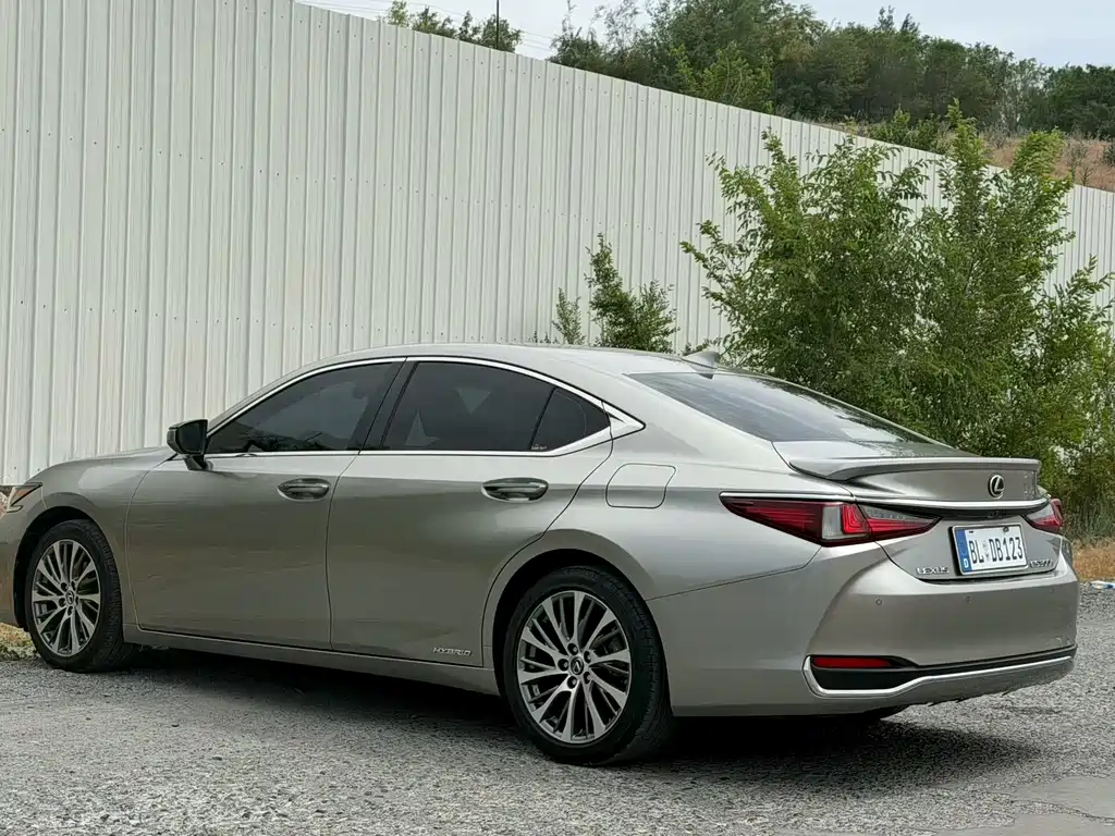 Lexus ES 2019 — фото 7