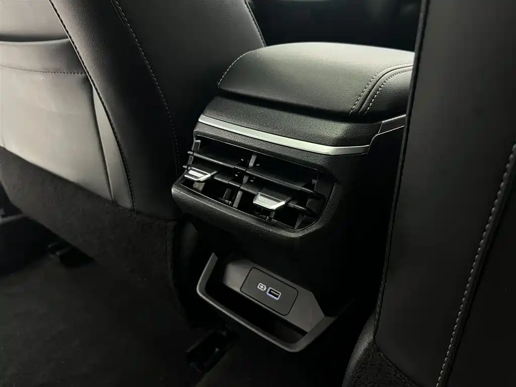 Geely Emgrand 2023 — фото 20