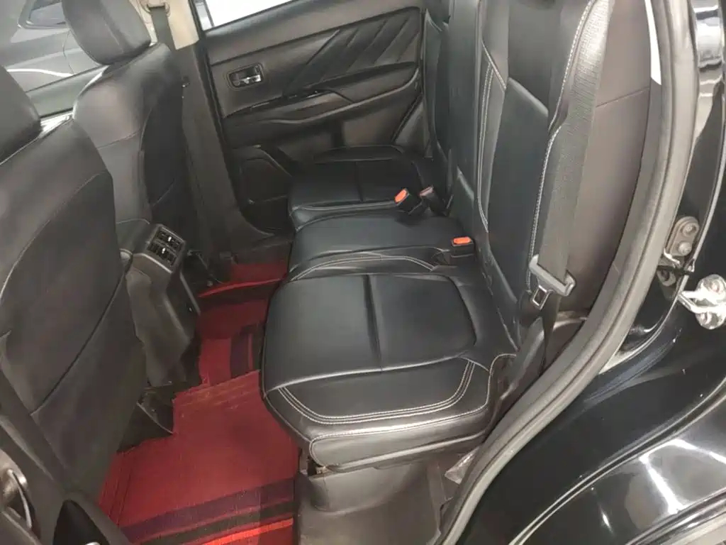 Mitsubishi Outlander 2021 — фото 17