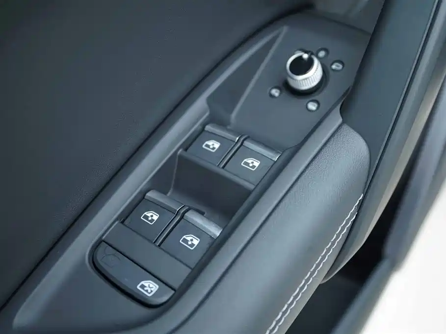 Audi Q5L 2022 — фото 11