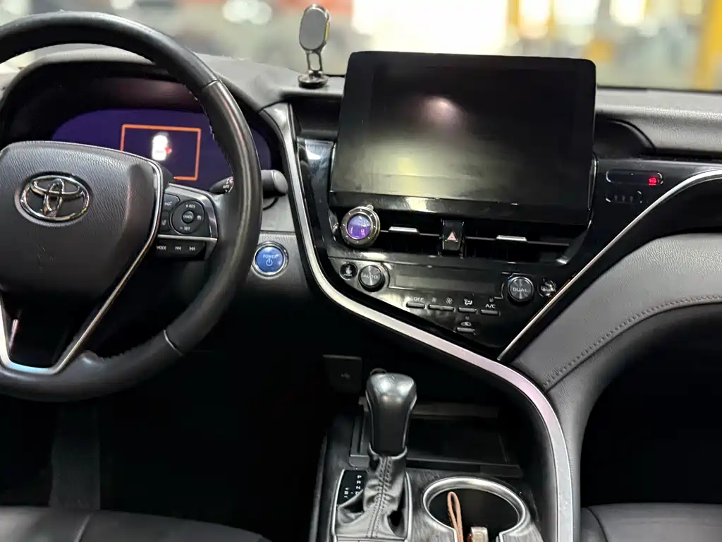 Toyota Camry 2022 — фото 16