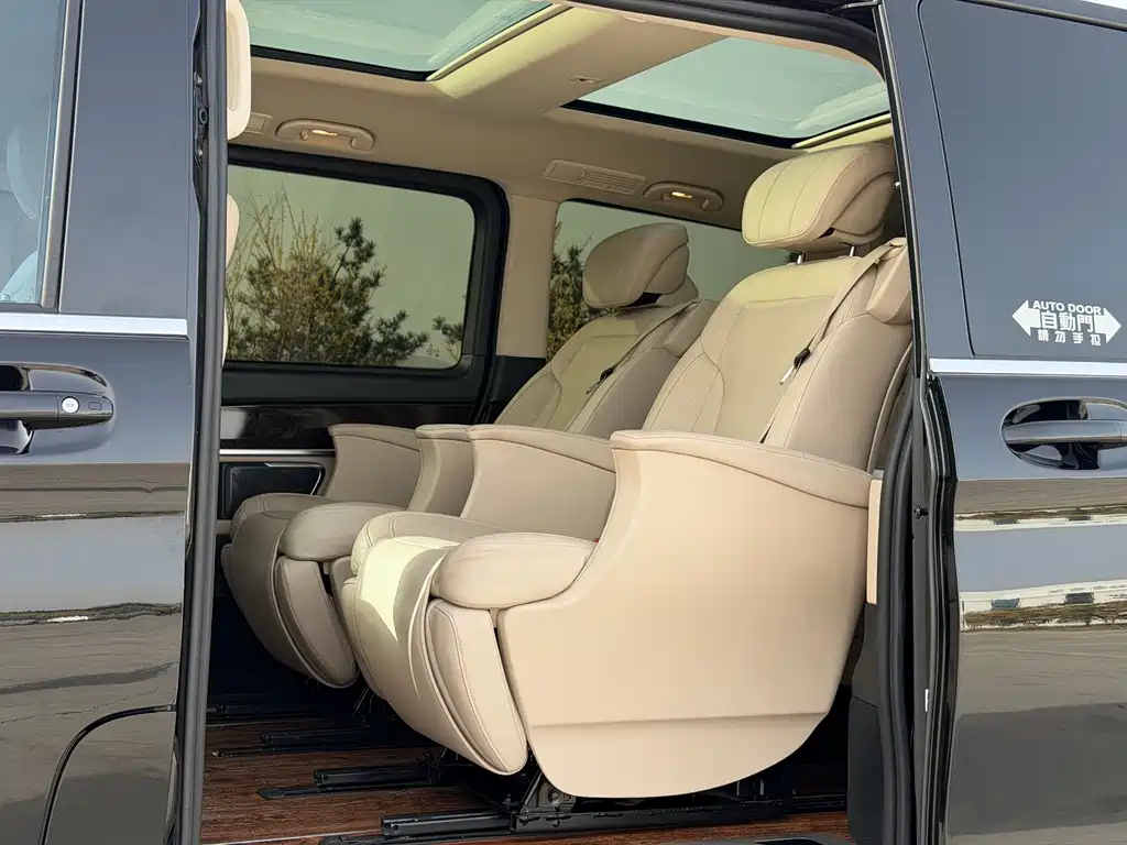 Mercedes-Benz V-Class 2020 — фото 16