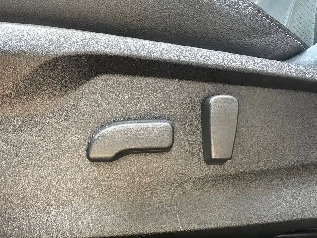 Subaru Forester 2023 — фото 12