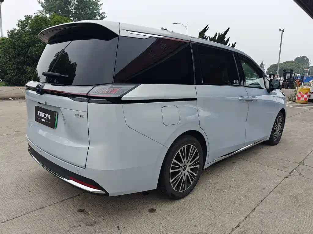 GAC Motor E8 PHEV 2024 — фото 5