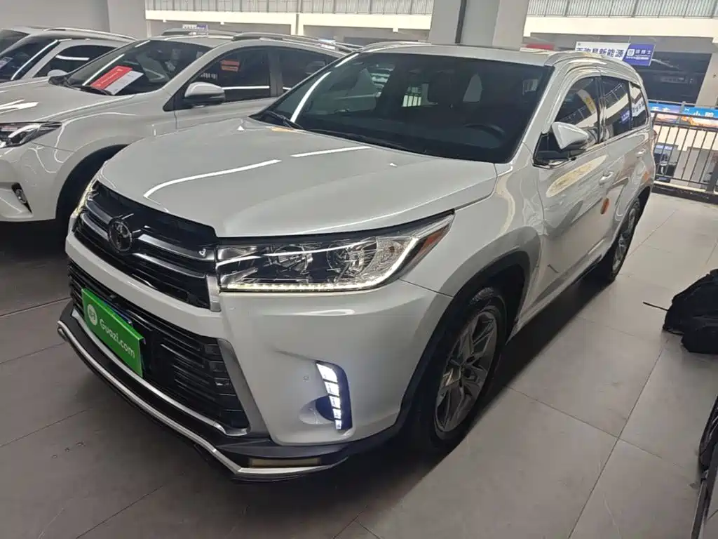 Toyota Highlander 2021 — фото 2