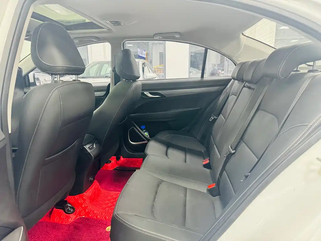 Geely Emgrand 2021