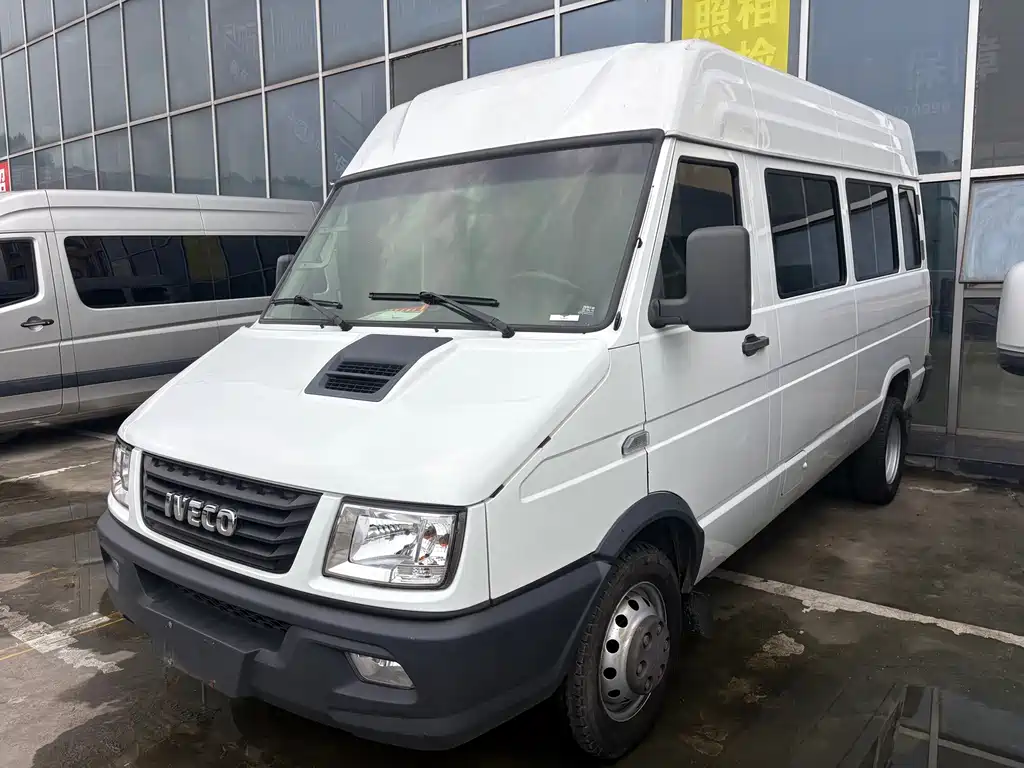 Iveco Proud 2023 — фото 1