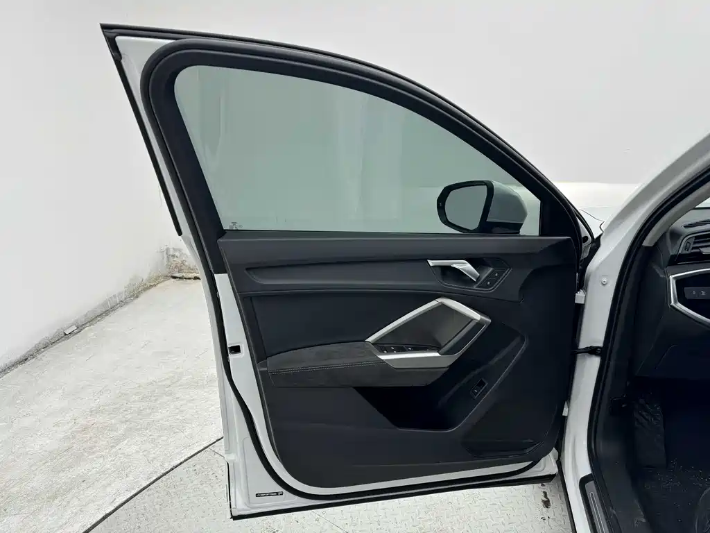 Audi Q3 2023 — фото 17