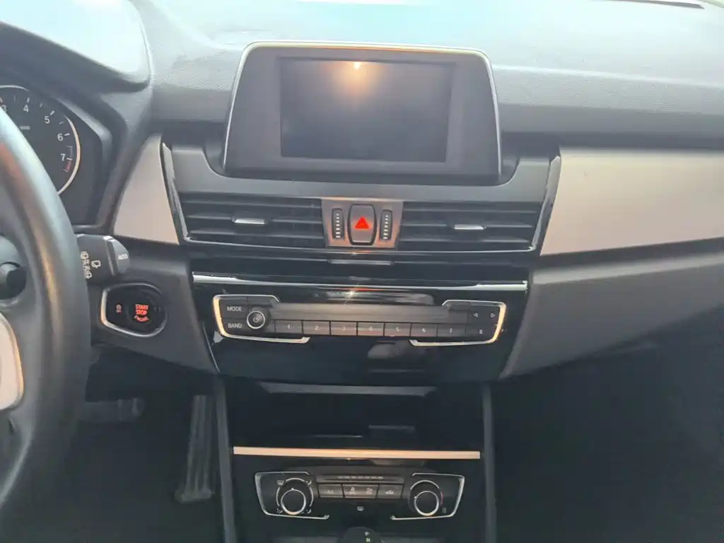 BMW 2 Series Station Wagon 2017 — фото 13