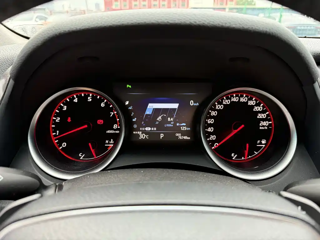 Toyota Camry 2018 — фото 15