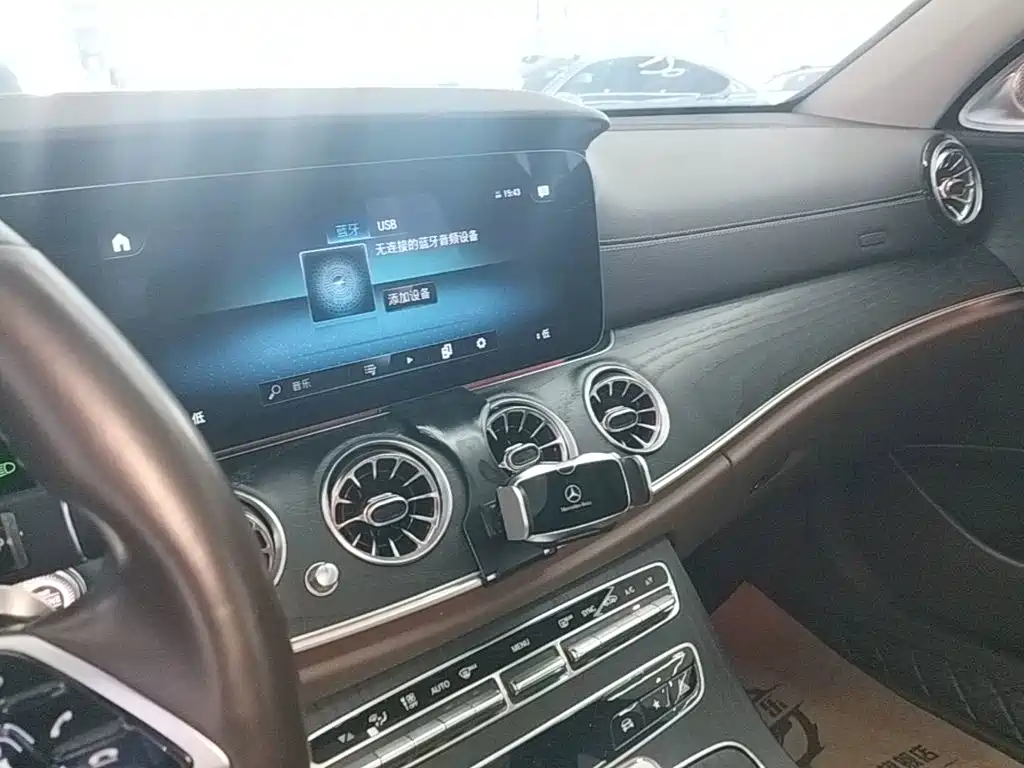 Mercedes-Benz E-Class 2022 — фото 13