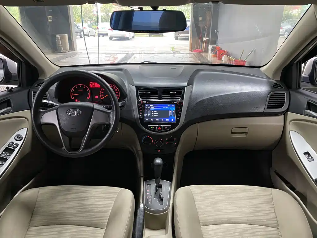 Hyundai Accent 2015 — фото 4