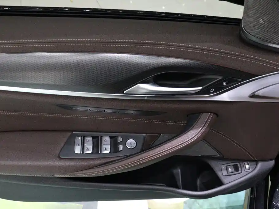 BMW 5 Series New Energy 2022 — фото 19