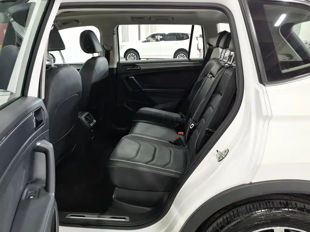 Volkswagen Tiguan L 2021 — фото 15