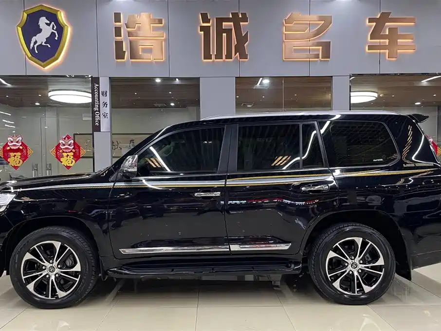 Toyota Land Cruiser 2022 — фото 3
