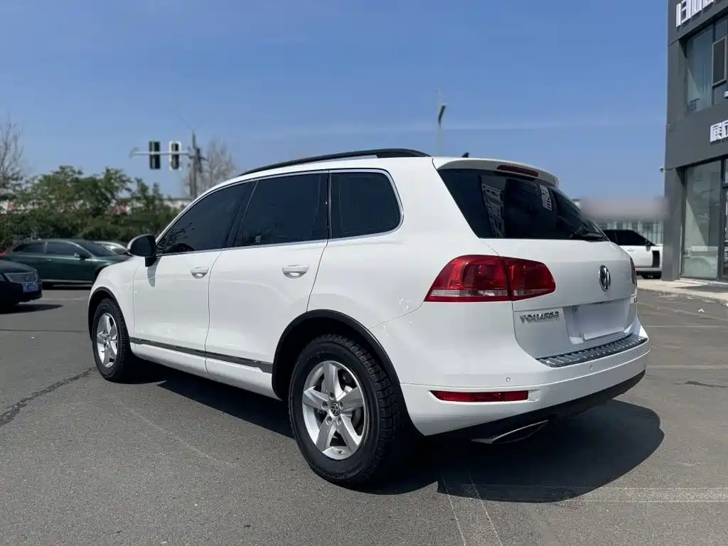 Volkswagen Touareg 2015 — фото 8