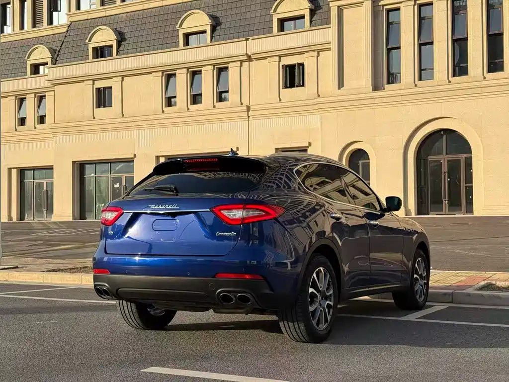 Maserati Levante 2018 — фото 17