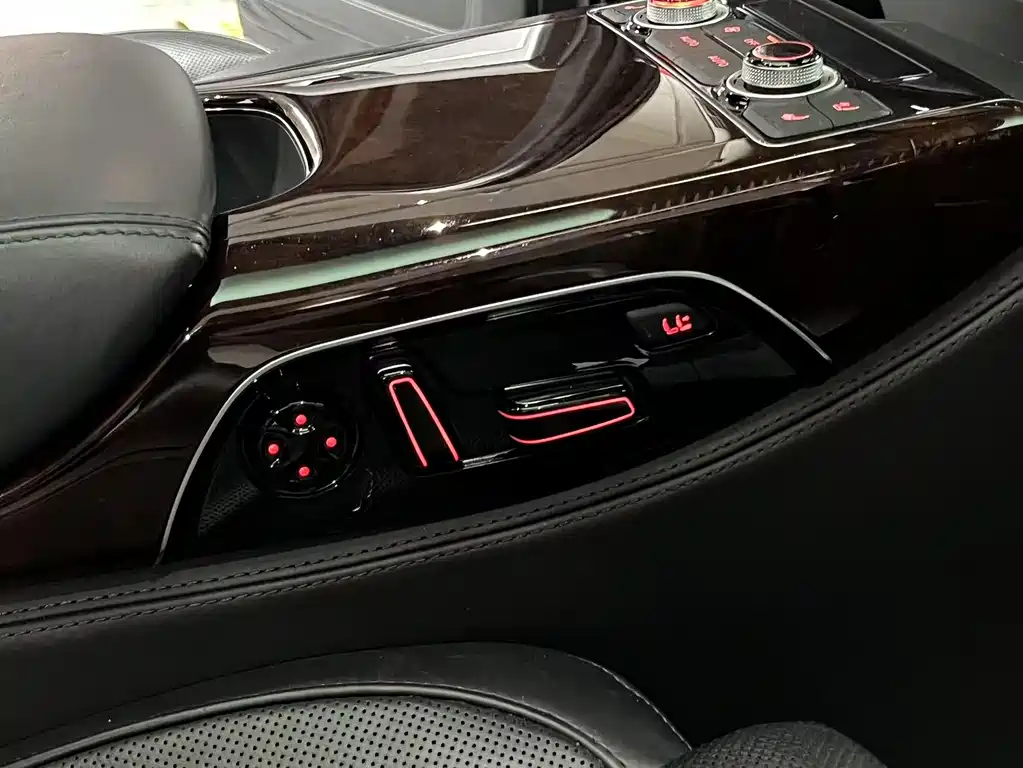 Audi A8 2012 — фото 14