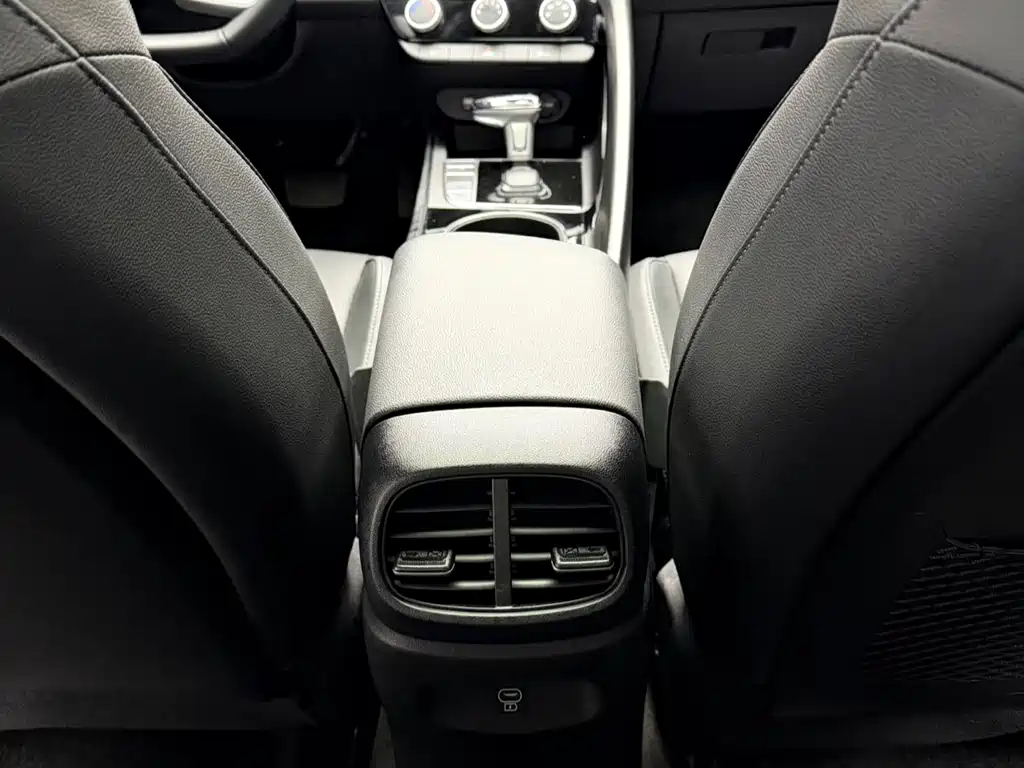 Hyundai Elantra 2023 — фото 14
