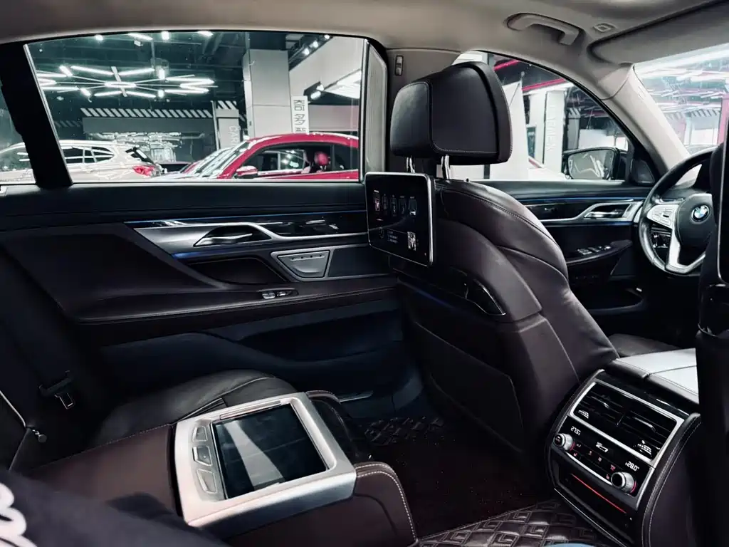 BMW 7 Series 2016 — фото 12