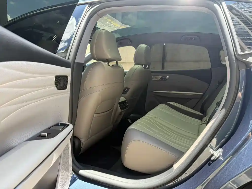 Geely Galaxy Starshine 8 2025 — фото 10