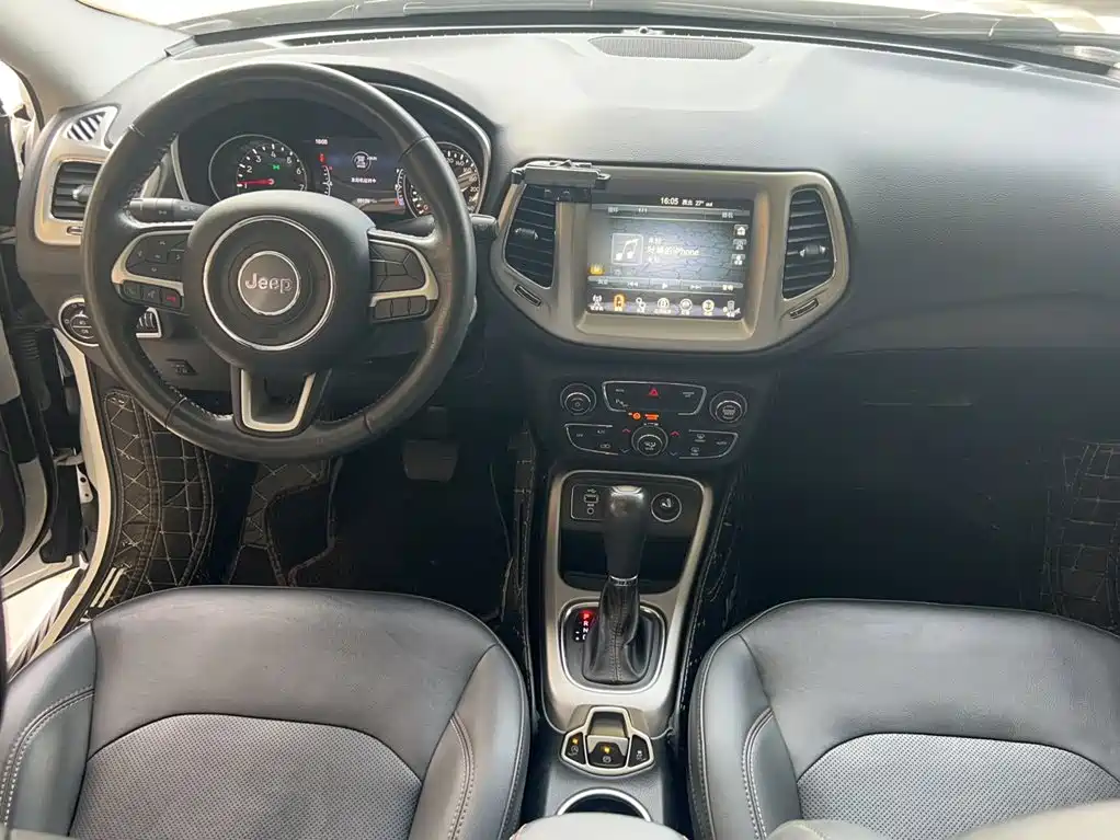 Jeep Compass 2018 — фото 20