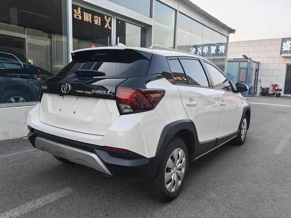 Toyota Yaris L 2021