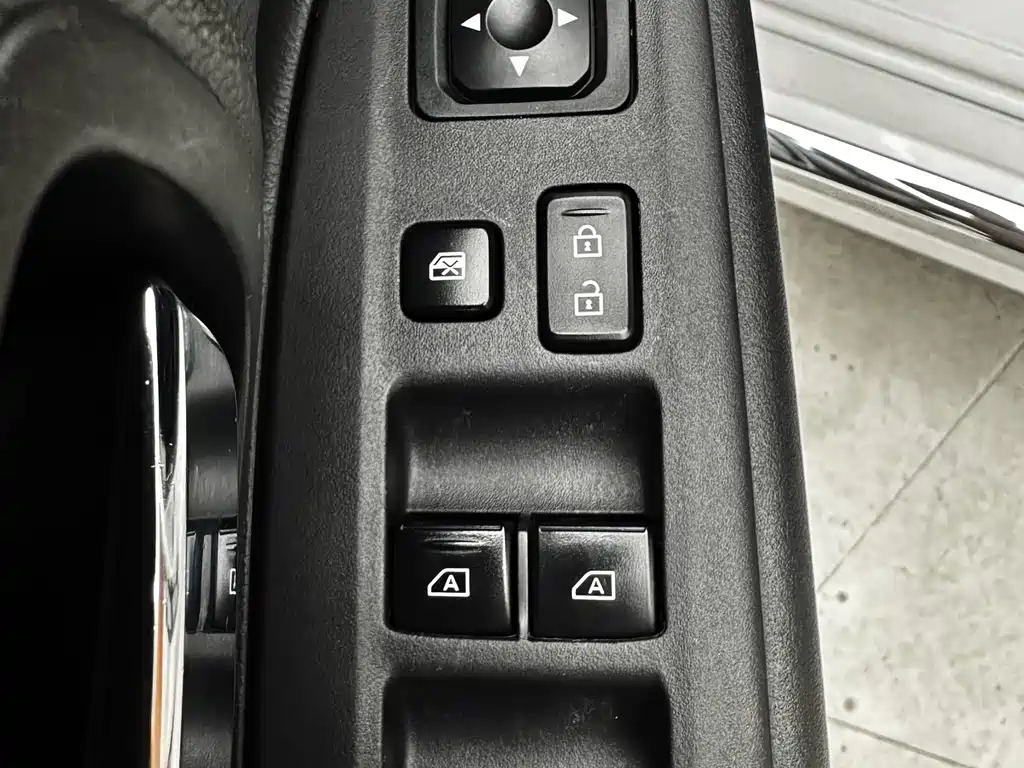 Mitsubishi Outlander 2023 — фото 10