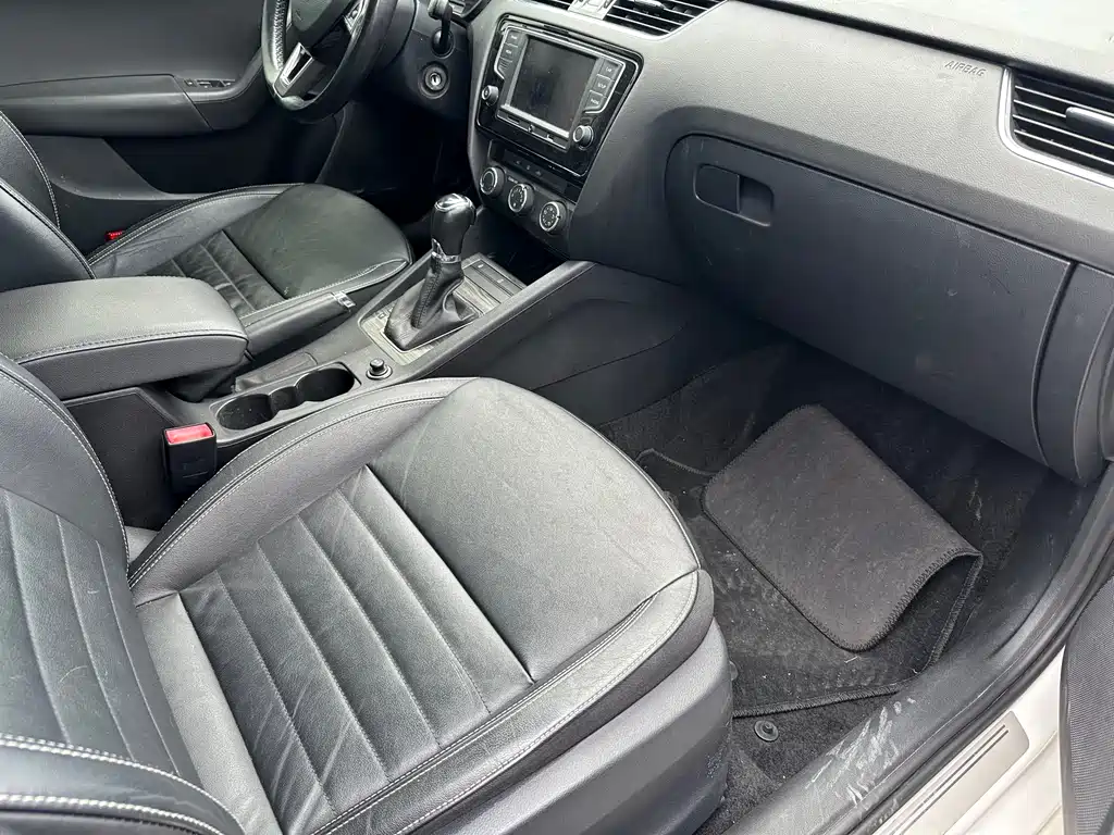 Skoda Octavia 2016 — фото 12