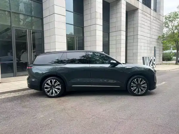 NIO ES8 2024
