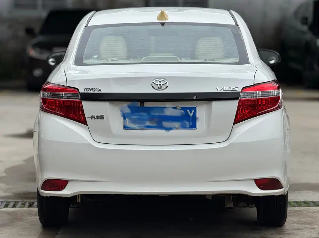 Toyota Vios 2015 — фото 8