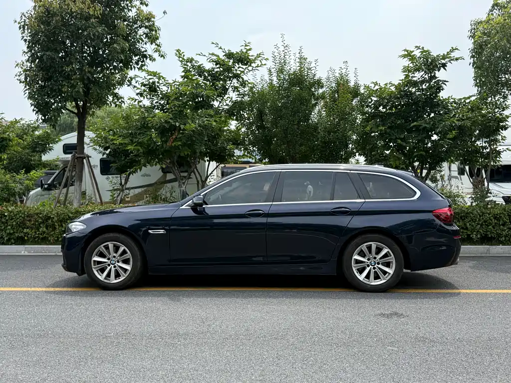 BMW 5 Series 2015 — фото 2