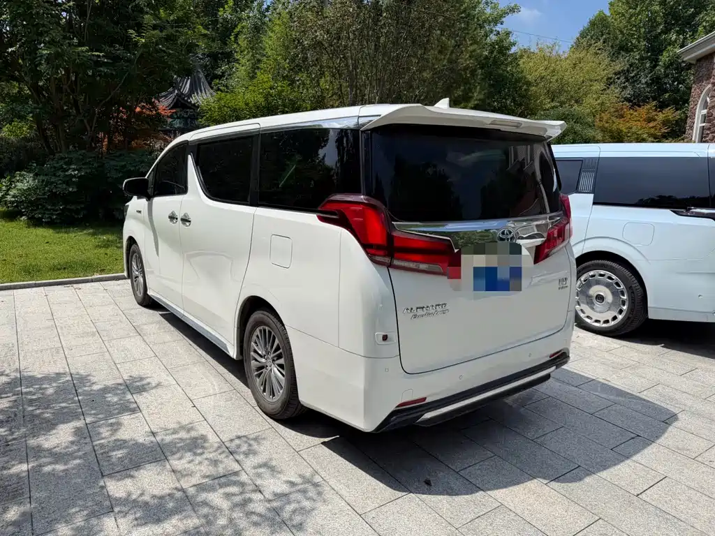 Toyota Alphard 2022 — фото 9