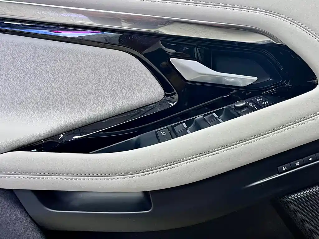 Land Rover Evoque 2024 — фото 16