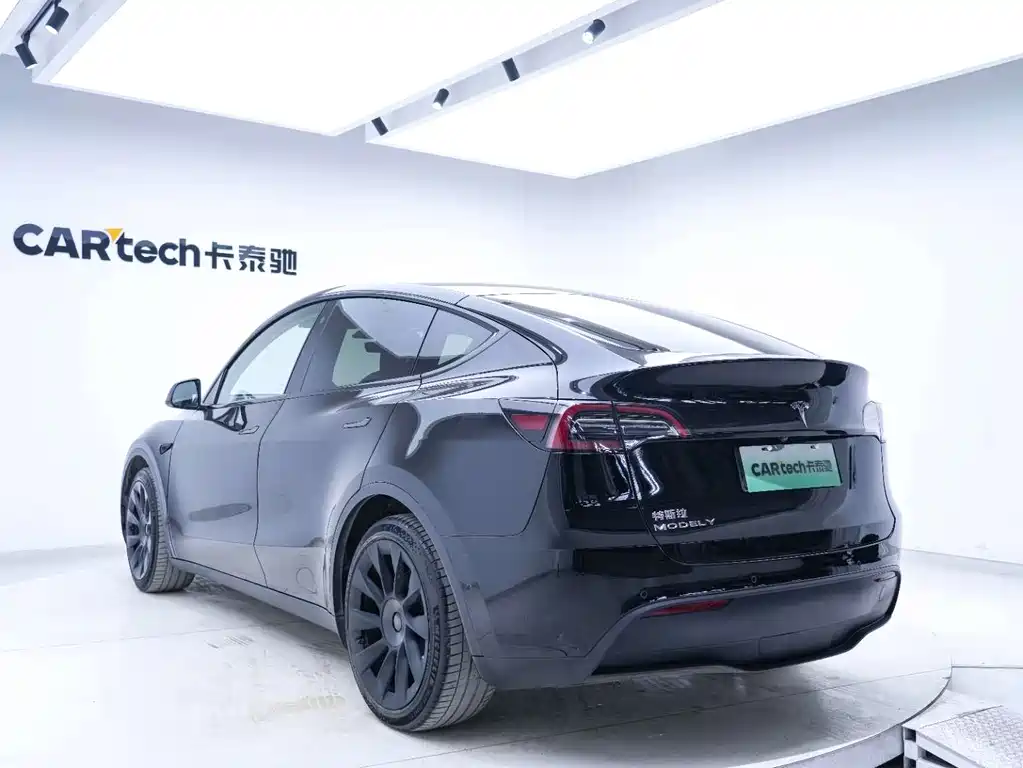Tesla Model Y 2022 — фото 12