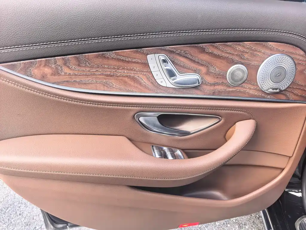 Mercedes-Benz E-Class 2023 — фото 9