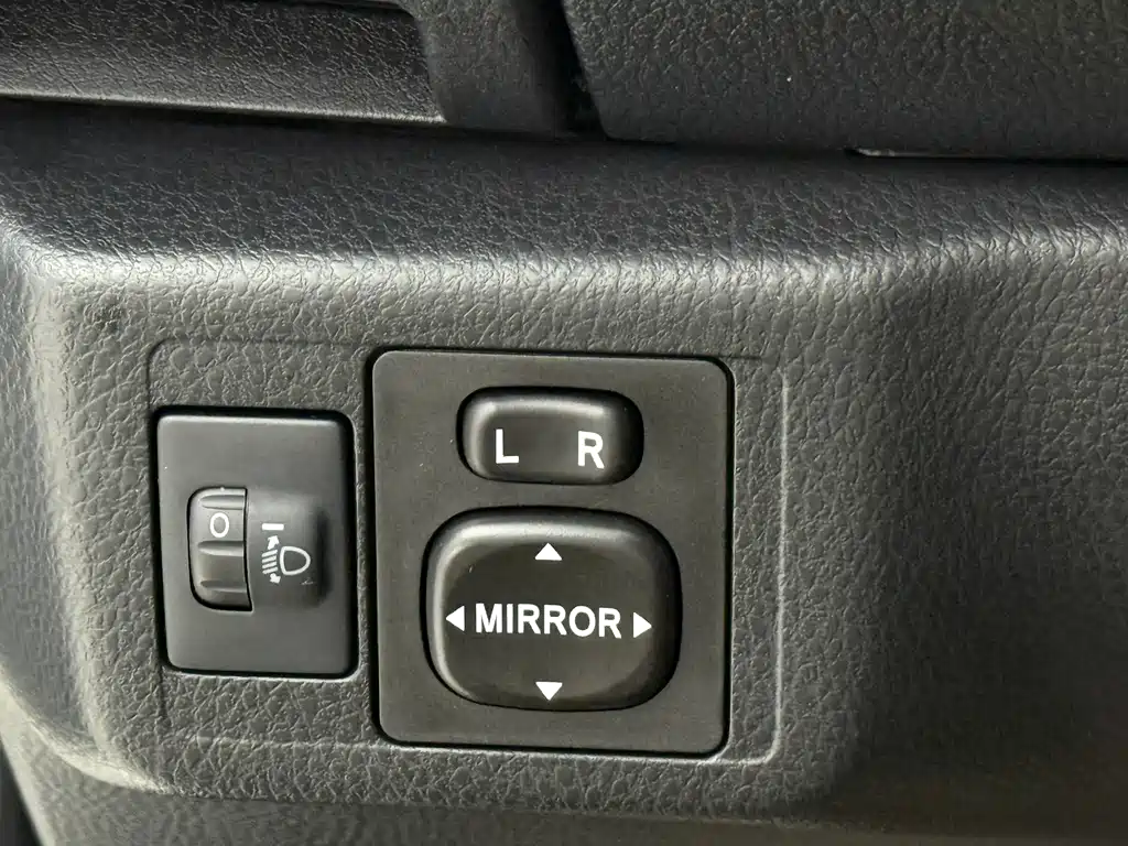 Toyota Yaris L 2022 — фото 16