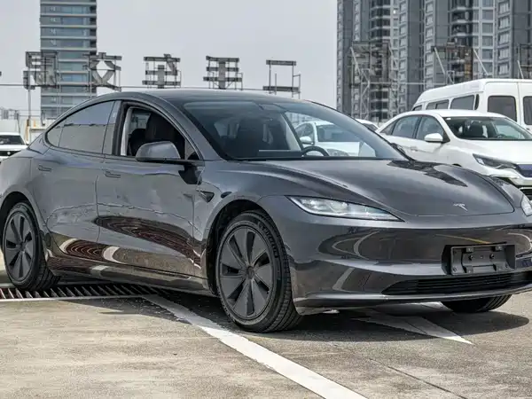 Tesla Model 3 2024