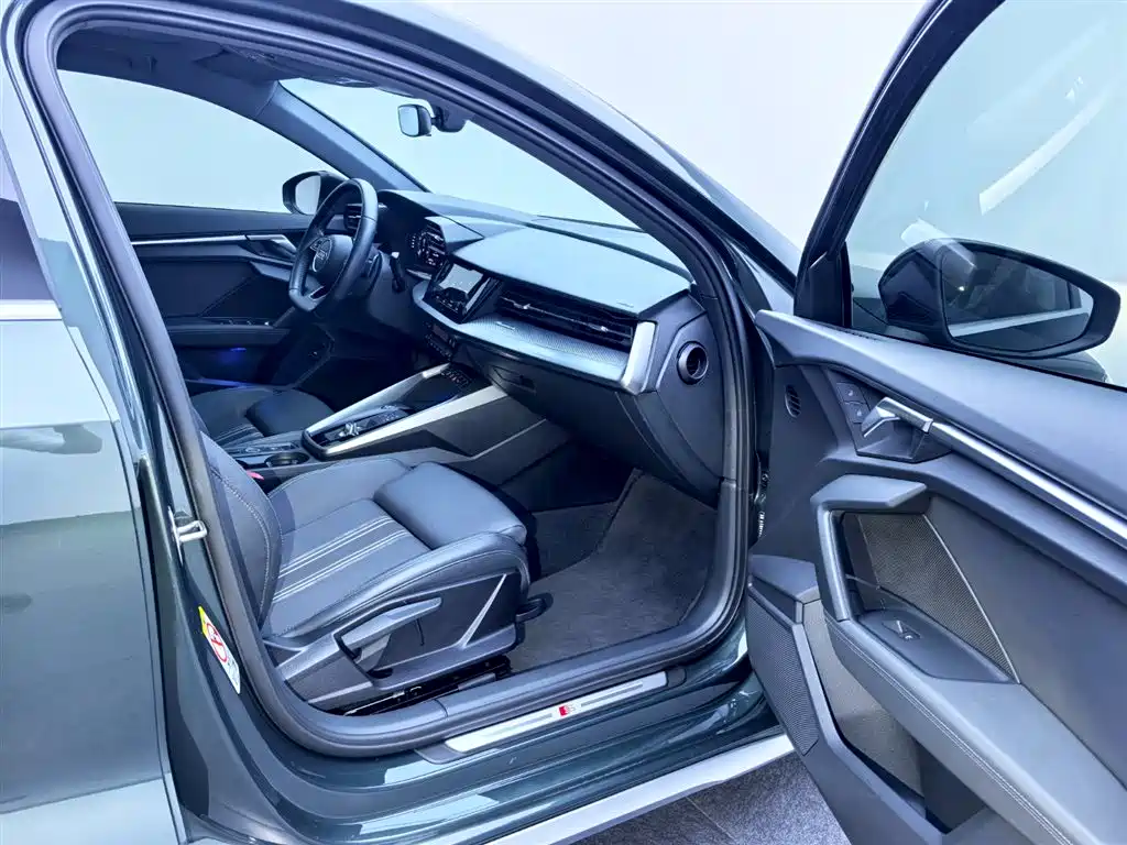Audi A3 2023 — фото 13
