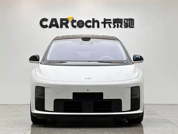 Li Auto i8 2025