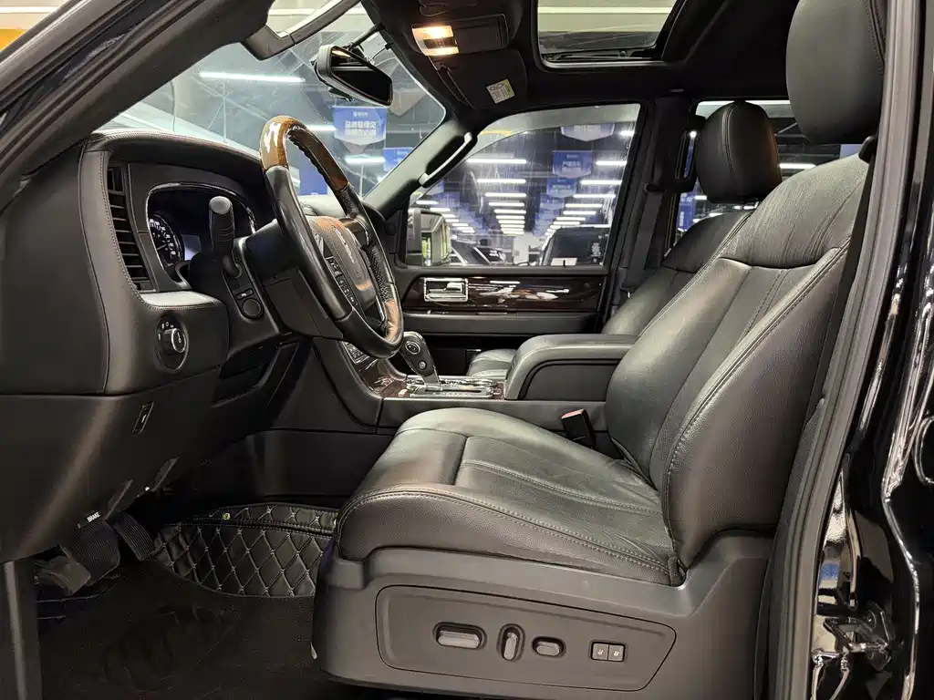 Lincoln Navigator 2017 — фото 11